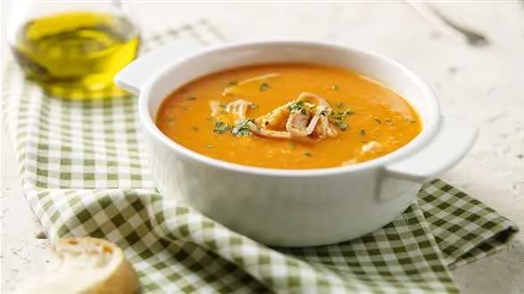 Zupa krem z kawałkami kurczaka