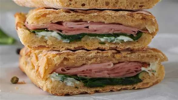 Panini z mortadelą i mascarpone