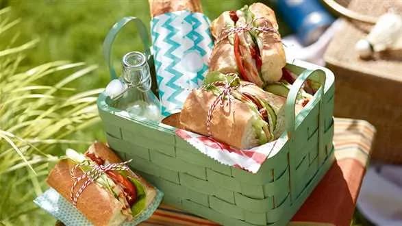 Bagietka z pieczoną piersią kurczaka