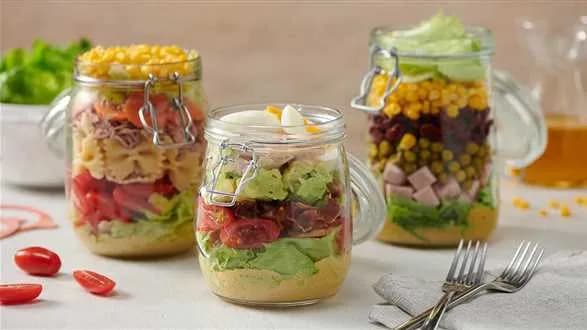 Sałatka z tuńczykiem i makaronem – przepis