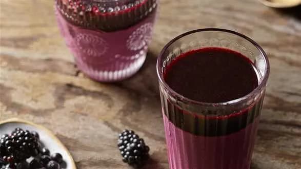 Mus jagodowy z sosem jeżynowym