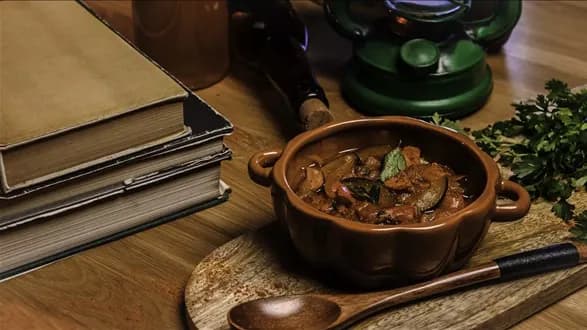 Jednogarnkowy kociołek z kiełbasą i cukinią