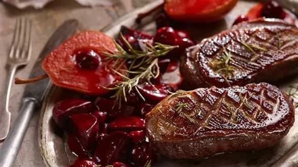 Pierś z gęsi z sosem piernikowym