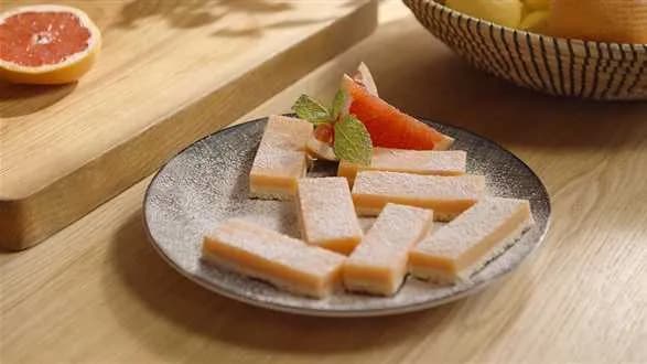 Batoniki grejpfrutowe na kruchym spodzie