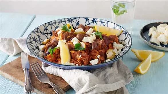 Giouvetsi z jagnięciną, oliwkami i serem