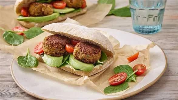 Ciabatta z wegańskimi klopsikami