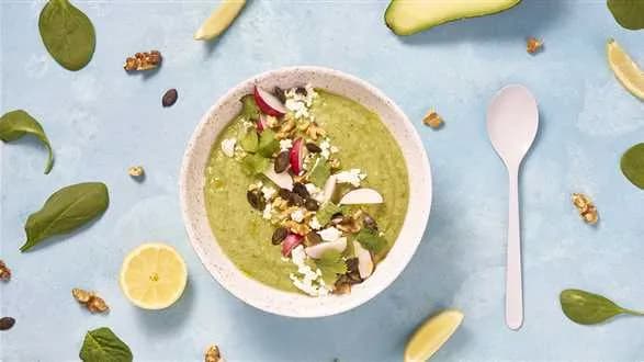 Zielony chłodnik z awokado