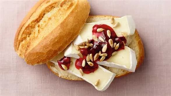 Kanapka viva camembert