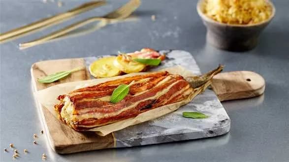 Pstrąg w papilotach z czosnkowymi ziemniakami