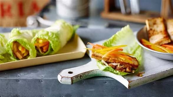 Wrapy z sałaty z tofu