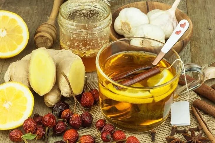 10 Domowych Sposobów na Przeziębienie - Szybko się Wylecz!