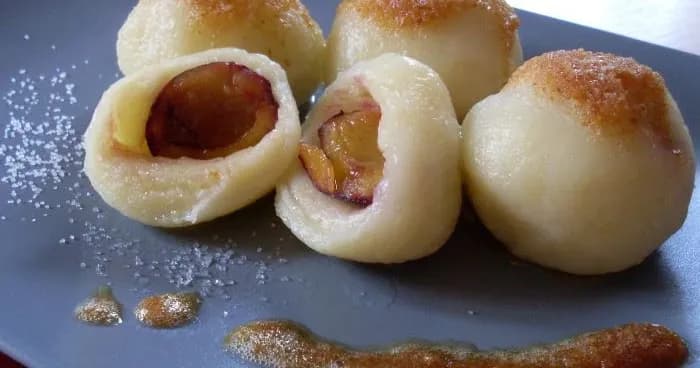 Knedle ze śliwkami z mąki gryczanej