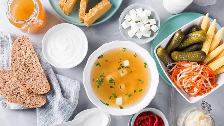 Odbudowa flory jelitowej naturalnymi metodami. Jak poprawić kondycję jelit?
